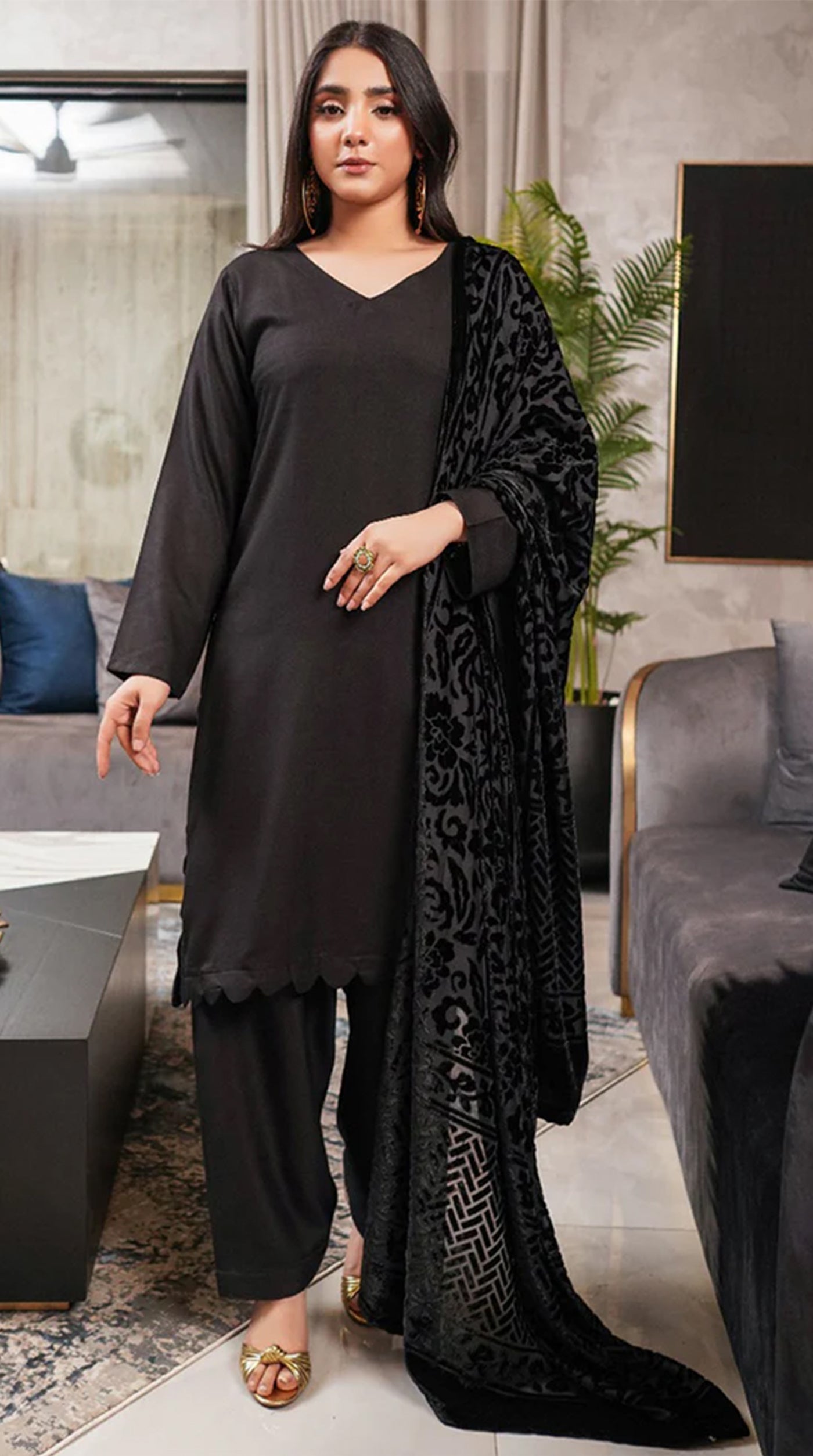Beautiful Black Dhanak Suit Set