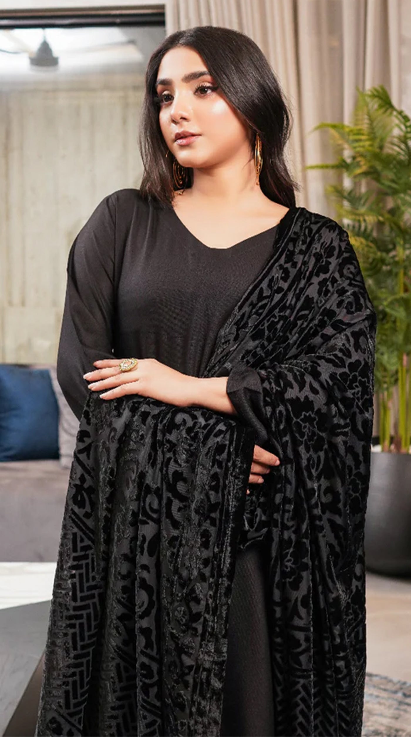 Beautiful Black Dhanak Suit Set