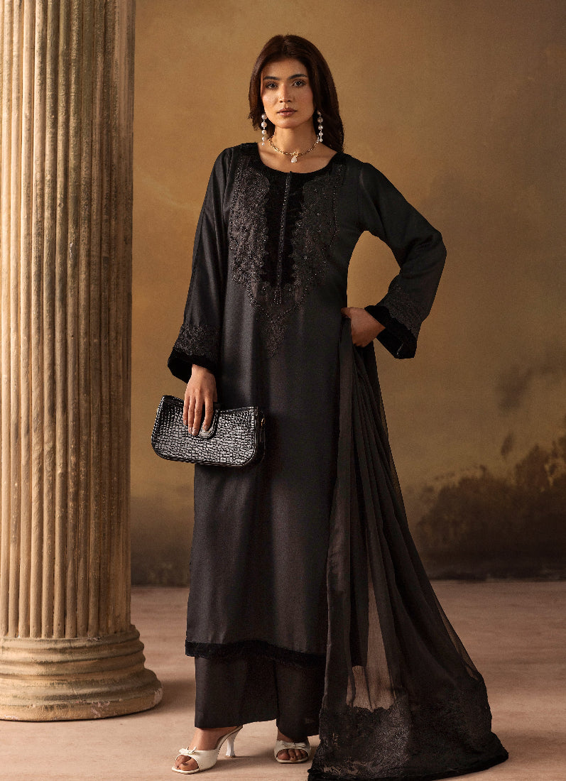 Sophisticated Black Dhanak Suit Set