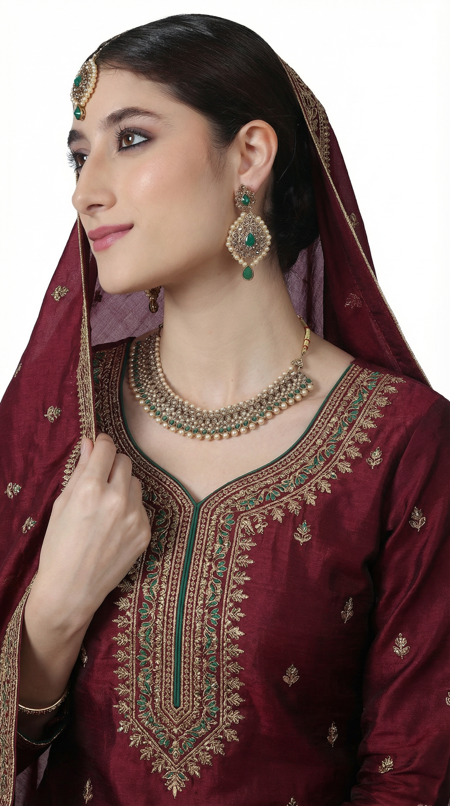 Women’s Traditional Green & Gold Jewellery Set