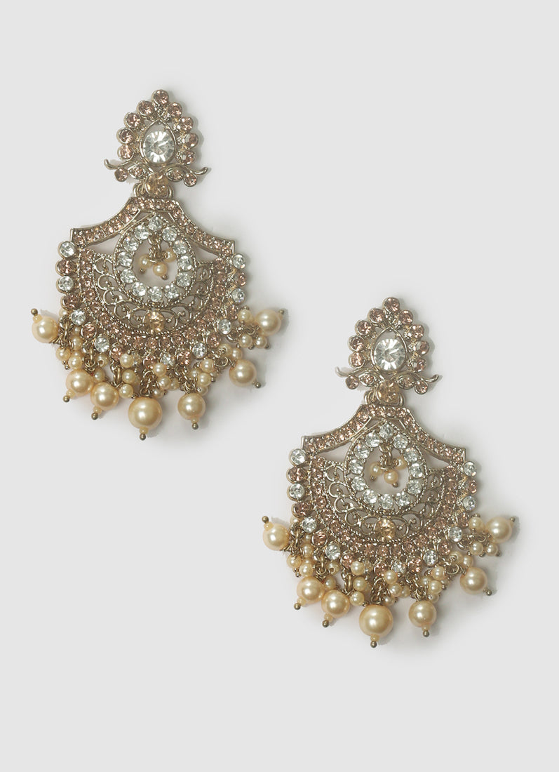 Intricate Pearl Earrings and Tikka Set for Women