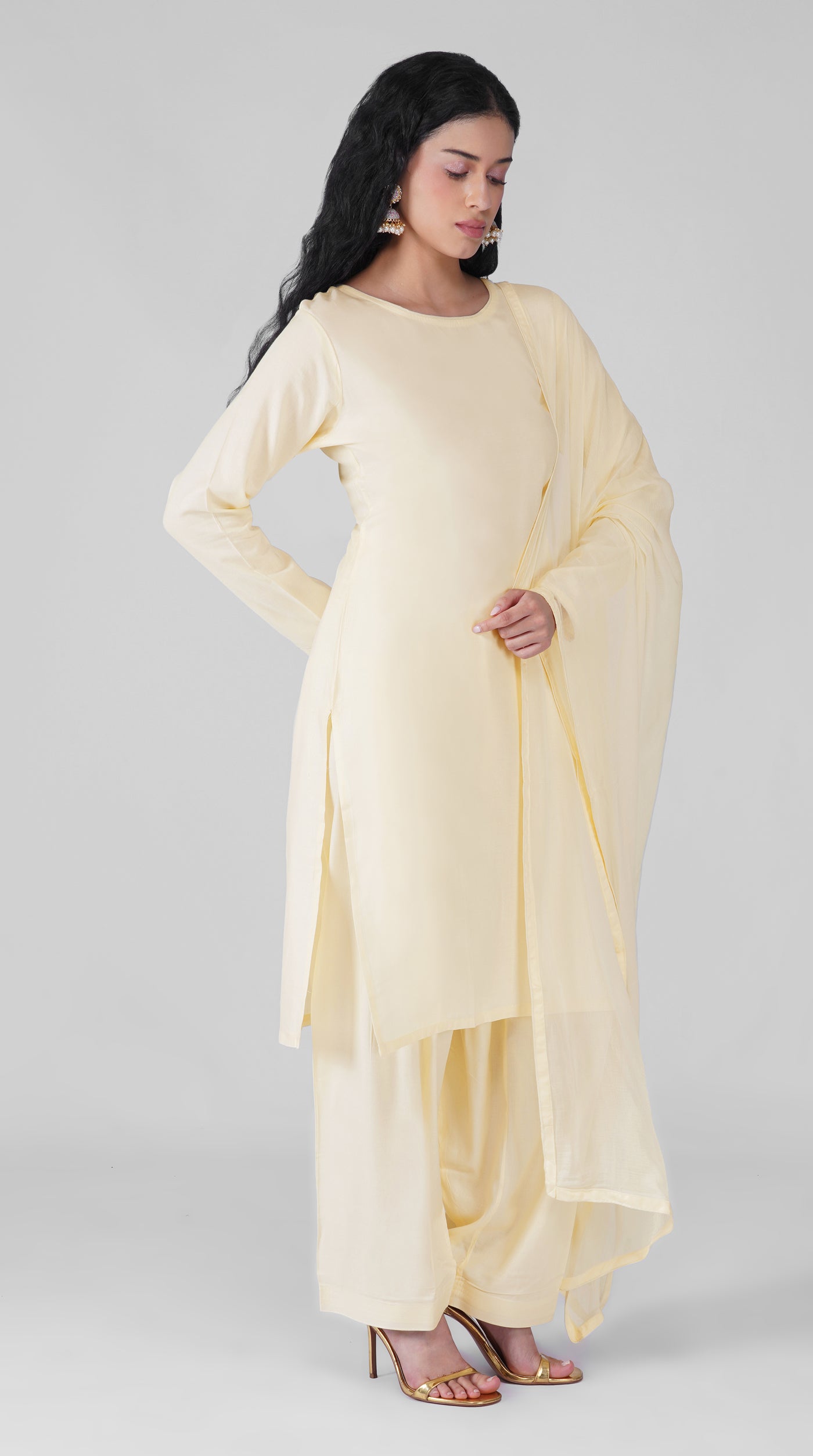 Ivory rayon kurta with crew neckline and full sleeves