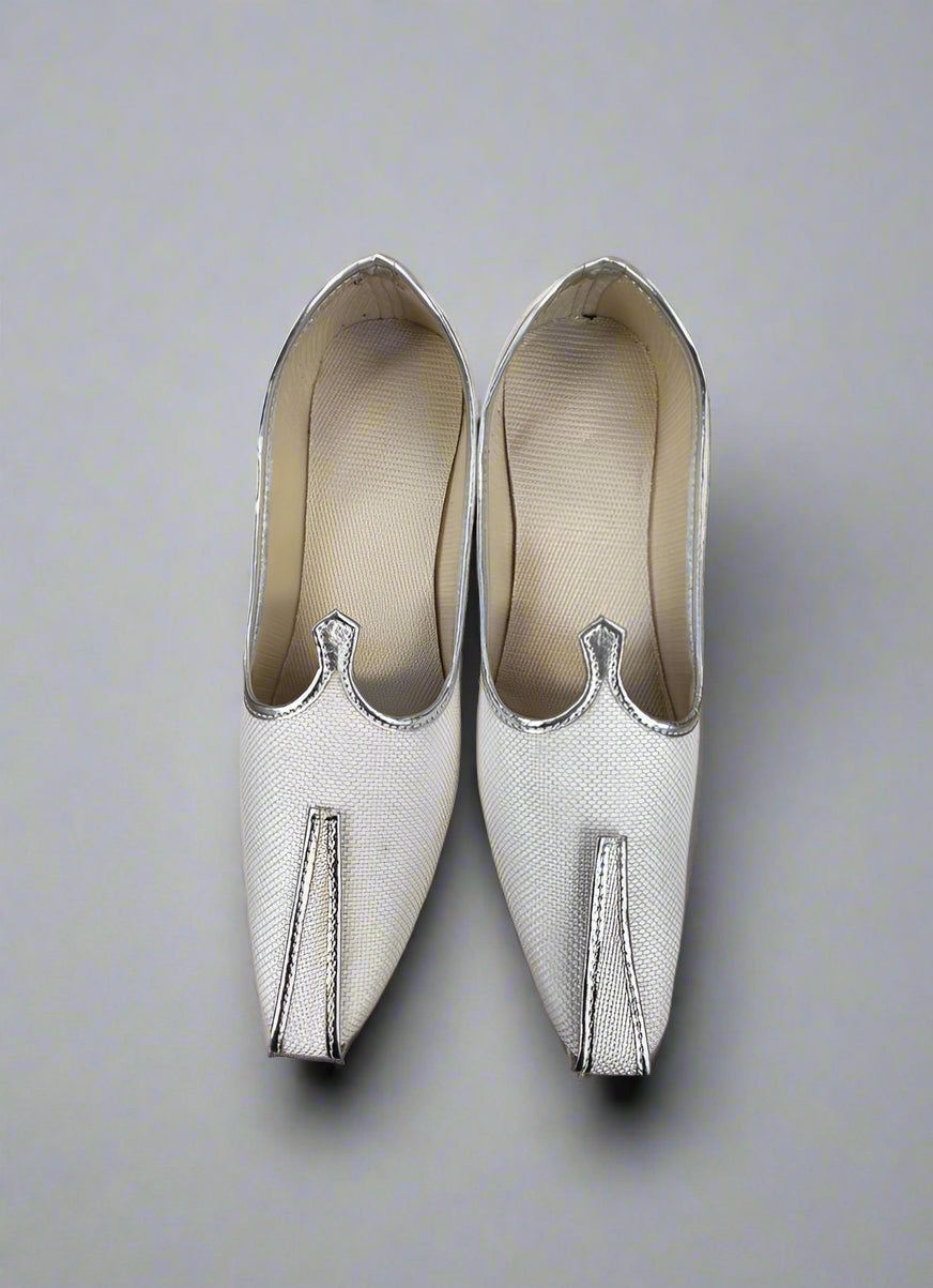 Classic Cream Mojari