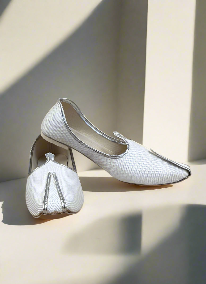 Classic Cream Mojari