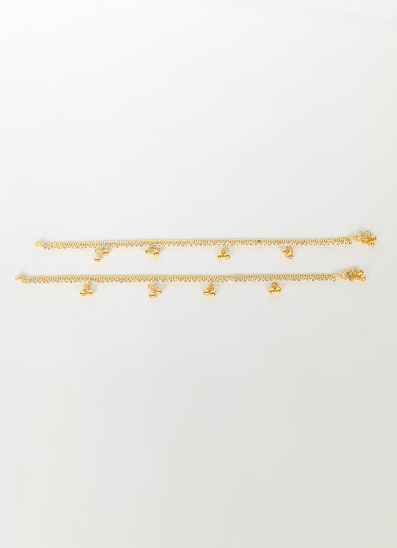 Plain chain gold colour payal showcasing lightweight design