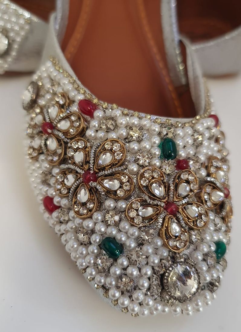 Silver & Pearl Embroidered Jutti Set