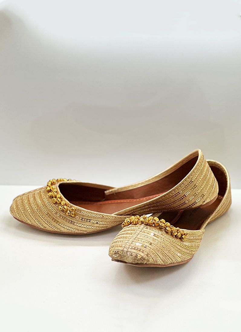 Buy Gold Resham and Sippy Juttis