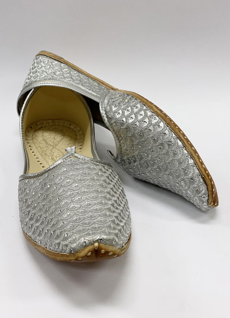 Buy Silver Zardozi Scale Pattern Kusa