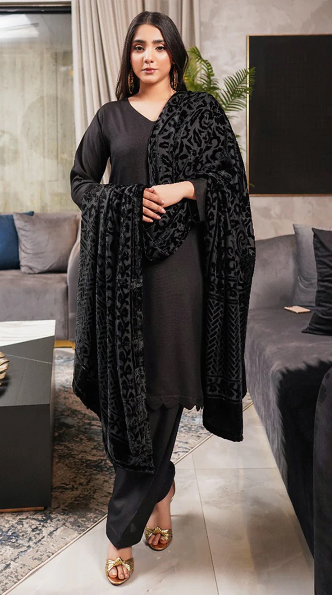 Beautiful Black Dhanak Suit Set
