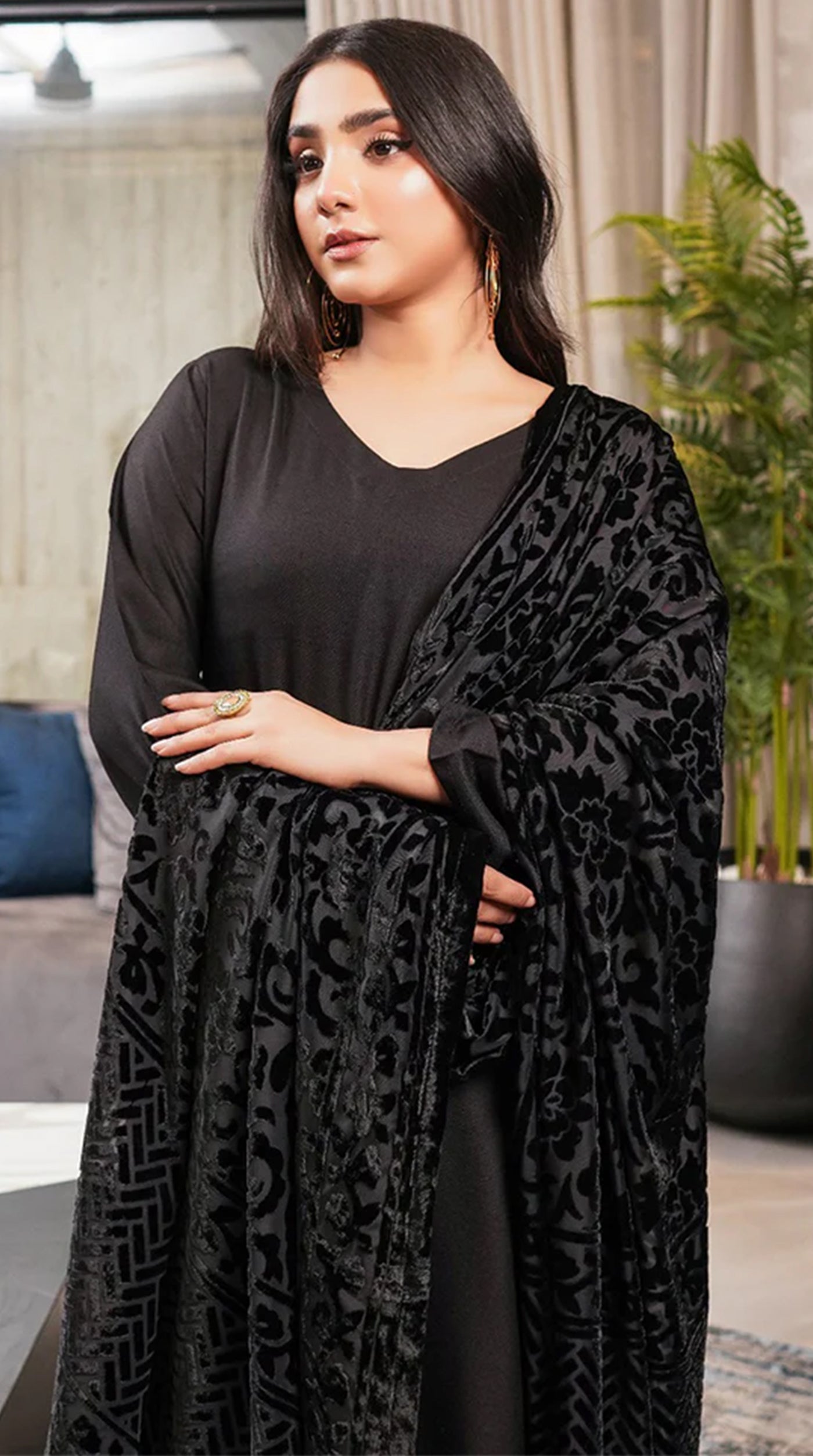 Beautiful Black Dhanak Suit Set