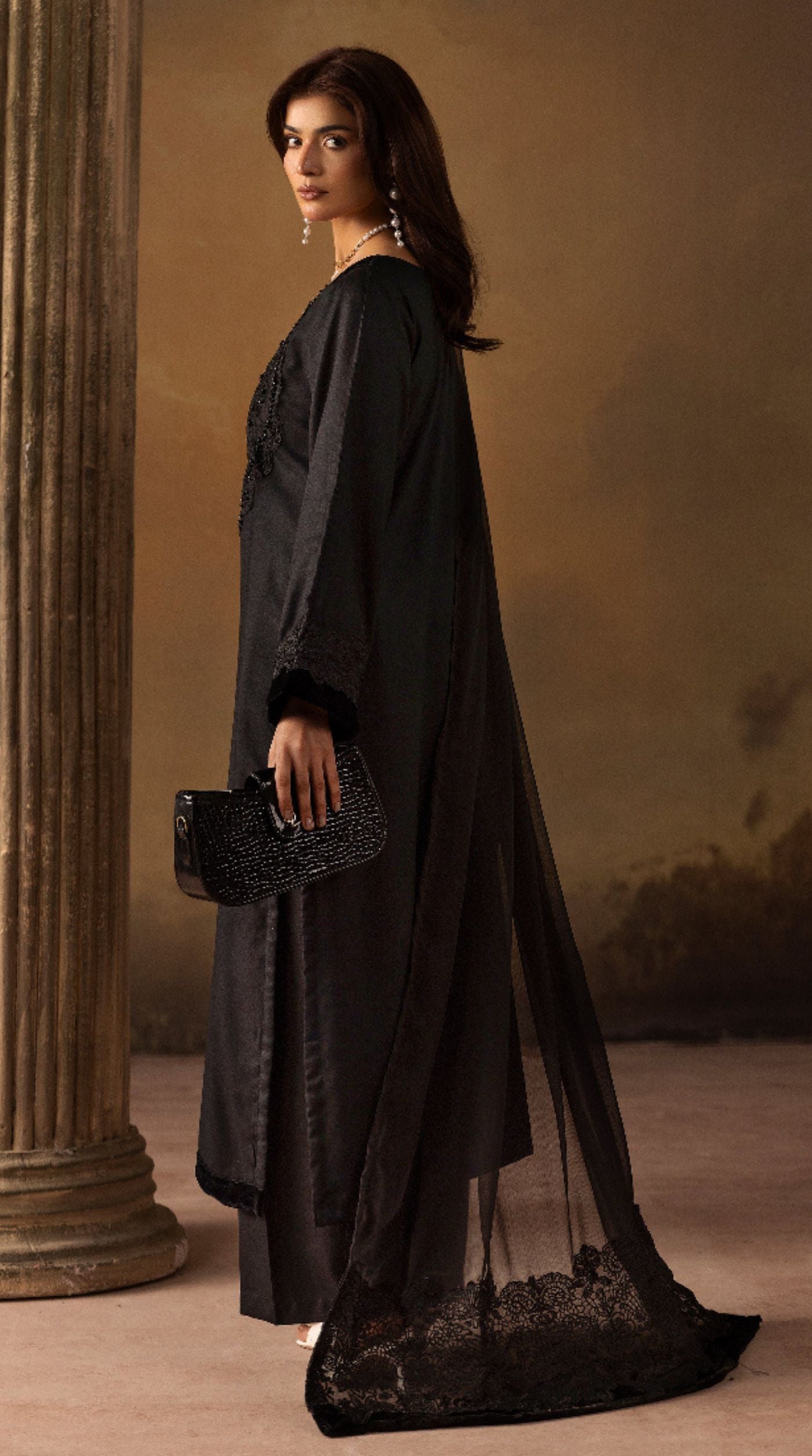 Sophisticated Black Dhanak Suit Set