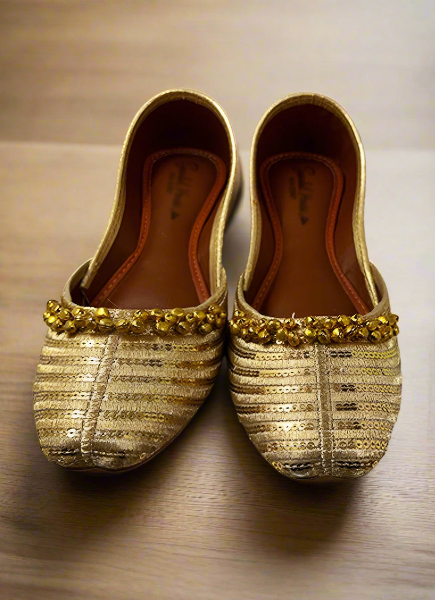 Buy Gold Resham and Sippy Juttis