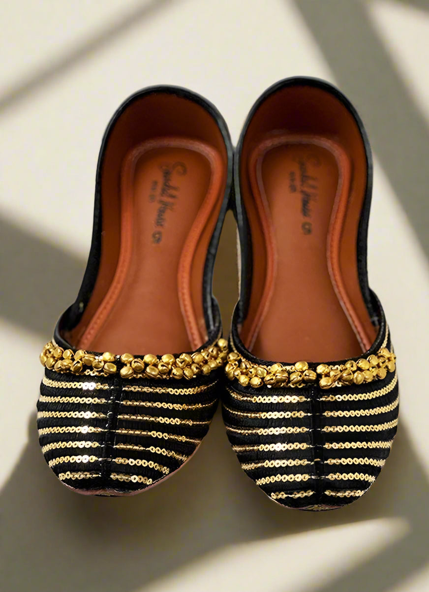 Buy Black Resham and Sippy Juttis