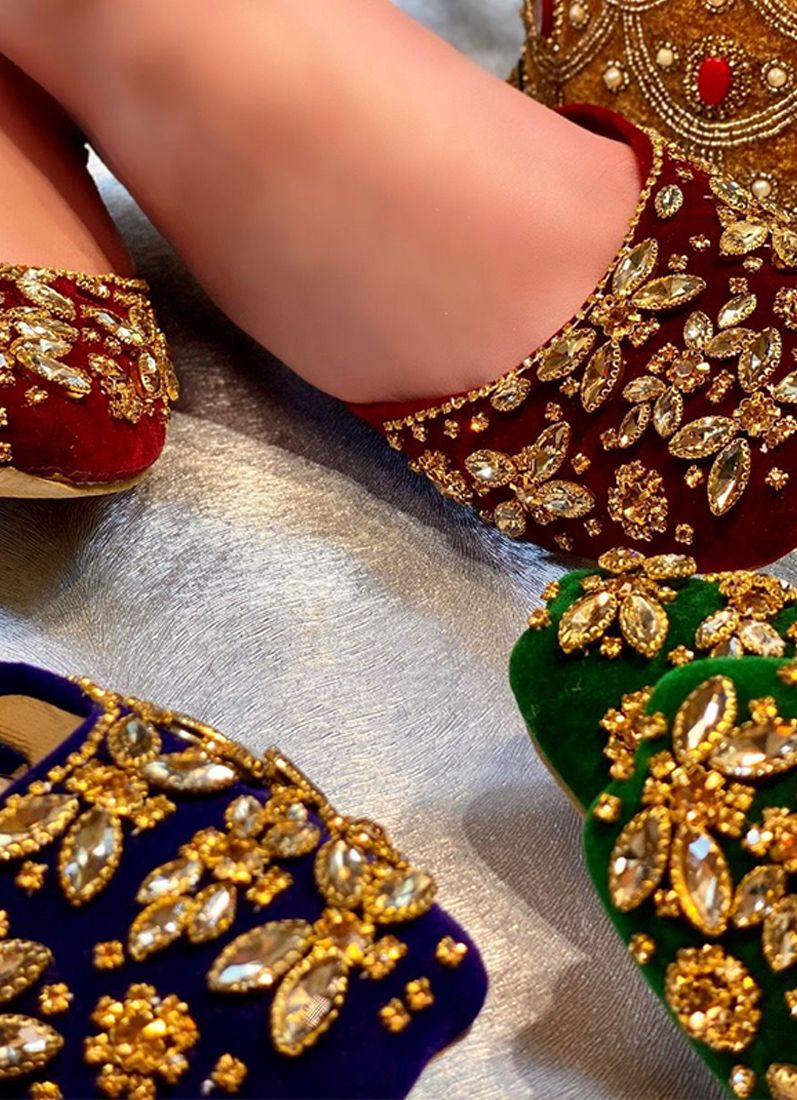 Buy Maroon Gold Stone Juttis