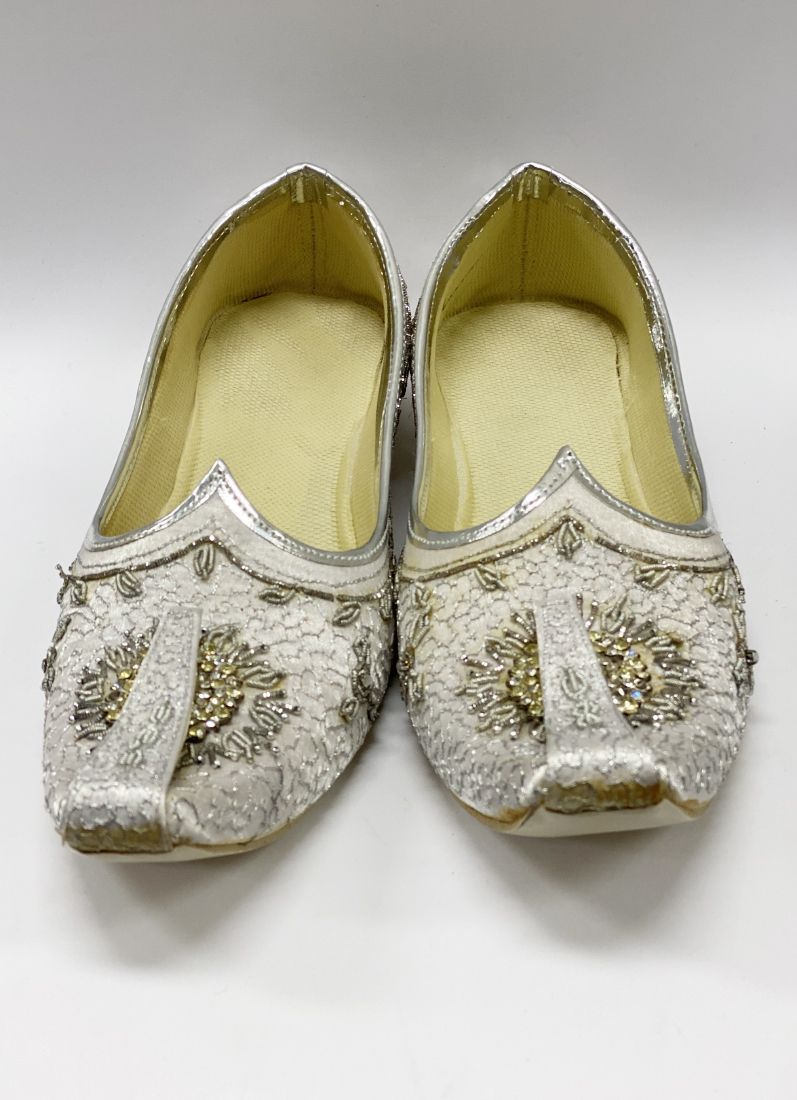 Buy Zardozi Intricate Embroidered Kusa